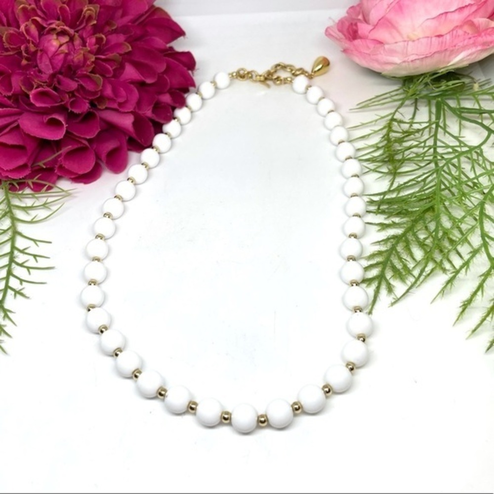 VINTAGE⚜️MONET White & Gold Acrylic Beaded Necklace